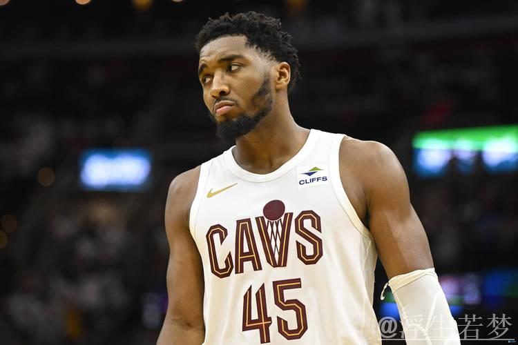 米切尔无奈29分 伤兵满营勇士意外击败骑士